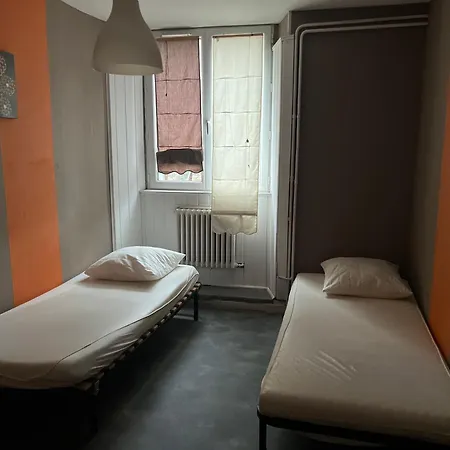 Le Kompost'l En 2 Pers Hostel Saint-Privat-dʼAllier